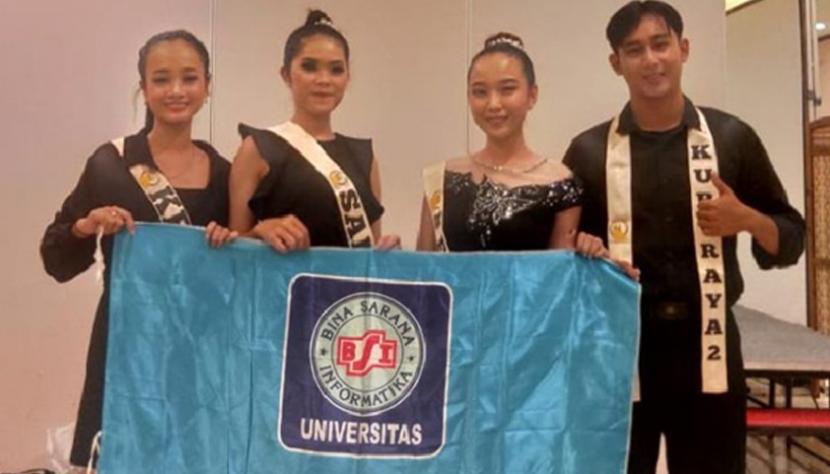 Keempat mahasiswa dan mahasiswi Universitas BSI kampus Pontianak menjadi perwakilan Kalbar untuk kompetisi Putra dan Putri Wisata Indonesia 2024.