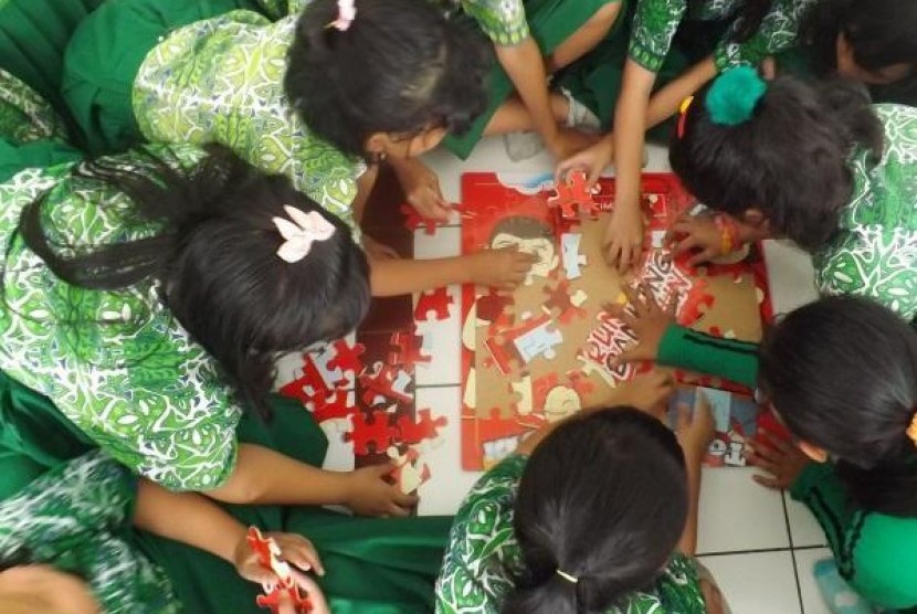 Kegiatan Ayo Menabung dan Berbagi di sejumlah sekolah di Jakarta dan sekitarnya 