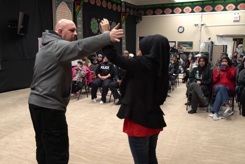 kegiatan bela diri ini di kompleks  Al-Huda Islamic Center,Toronto.