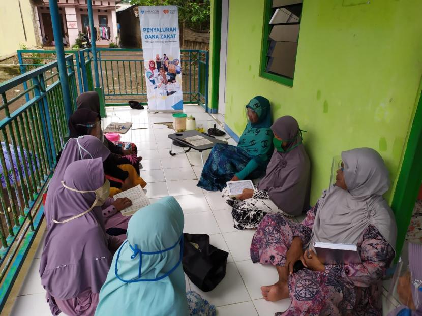 Kegiatan belajar mengaji ibu-ibu di Desa Kubangsari yang diinisiasi oleh Rumah Zakat kembali dilaksanakan.