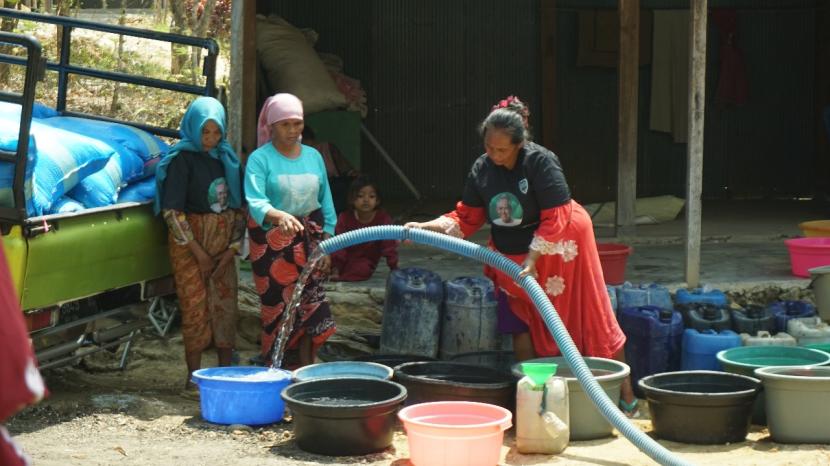 Kegiatan Berbagi Ceria, Kowarteg hadir di Desa Pajerruan, Kecamatan Kadungdung, Kabupaten Sampang, Madura, Jawa Timur untuk memberikan bantuan.