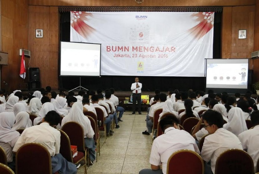 Kegiatan BUMN mengajar di SMA 68 Jakarta 