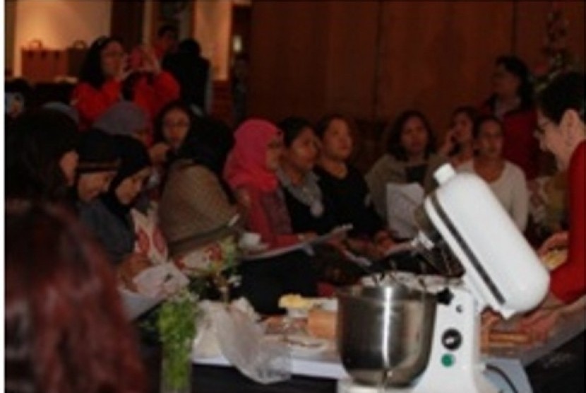 Kegiatan cooking class Persatuan Wanita Tembagapura di Lupa Lelah Club Tembagapura, Selasa (17/9)