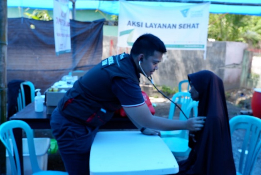 Kegiatan di Klinik Kesehatan Dompet Dhuafa di Desa Lende, Kecamatan Sirenja, Kabupaten Donggala, Sulawesi Tengah (Sulteng), Selasa (30/10). 
