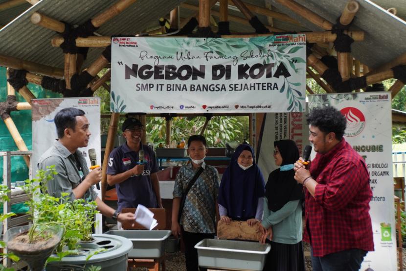 Kegiatan dialog interaktif yang dilakukan KRKP di Bogor untuk memeringati hari pangan