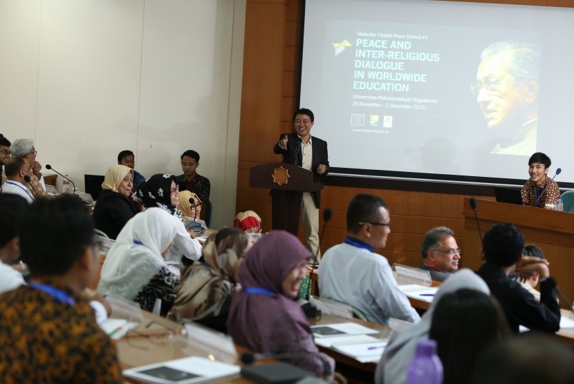 Kegiatan diskusi dalam Mahathir Global Peace School (MGPS),