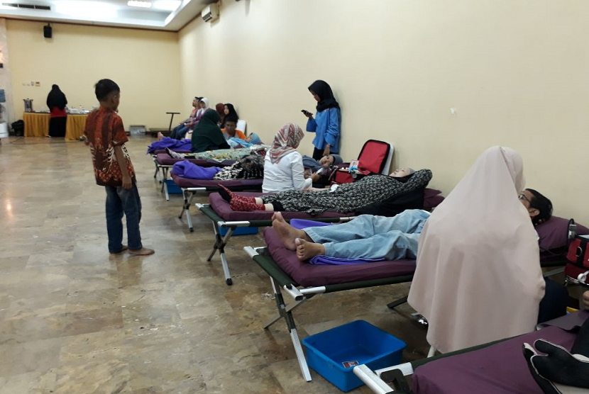 Kegiatan Donor Darah Dalam Rangkaian Dzikir Nasional 2017 Masjid At-tin, Jakarta, Sabtu (30/12).