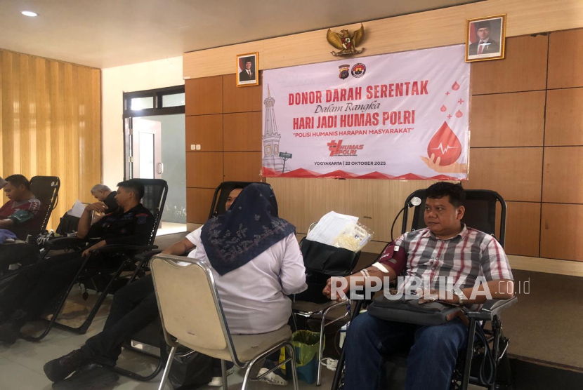Kegiatan donor darah yang berlangsung di Aula Direktorat Samapta Polda DIY, Rabu (22/10/2025).