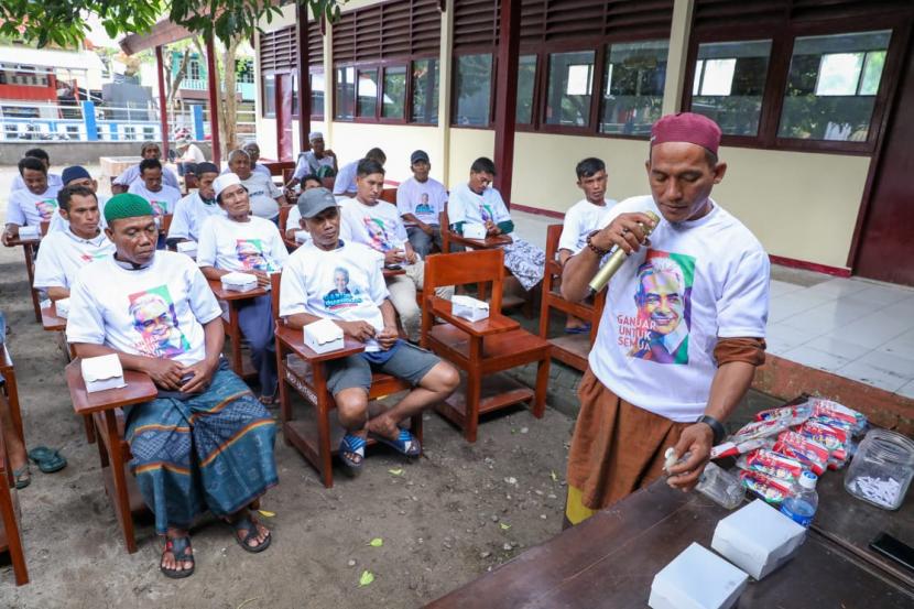 Kegiatan edukasi kepada para nelayan di Pulau Barrang Lompo, Kelurahan Ujung Tanah, Kecamatan Kepulauan Sangkarrang, Kota Makassar. 