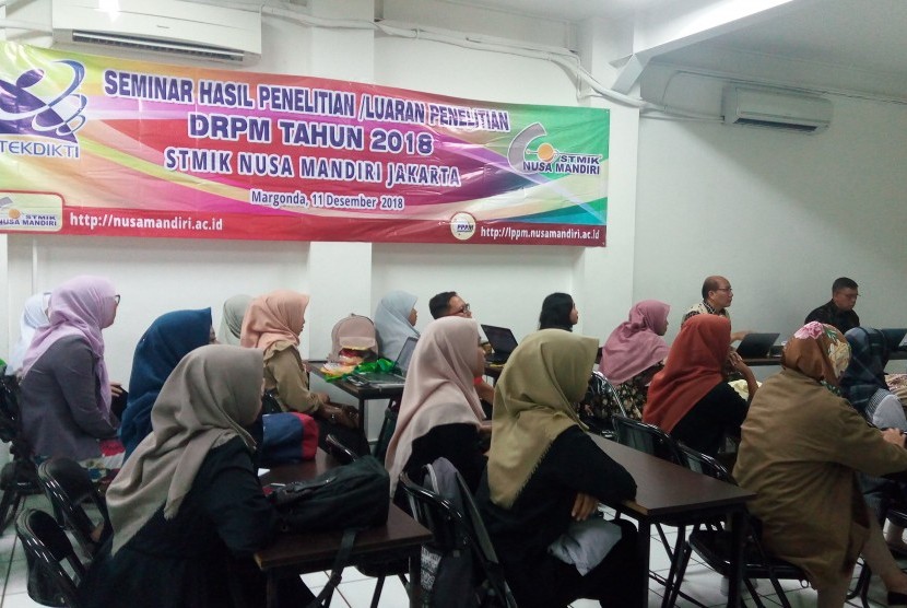 Kegiatan evaluasi dan monitoring hasil hibah PDP 2018 bagi dosen STMIK Nusa Mandiri.