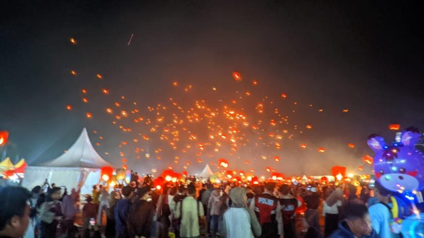 Kegiatan Festival Lampion di Gumuk Pasir Parangtritis, Kabupaten Bantul.