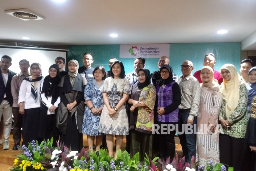 Kegiatan Focus Group Discussion (FGD) Penyusunan Roadmap  Pengemangan IKM Fashion Muslim di Jakarta, Selasa (16/10).