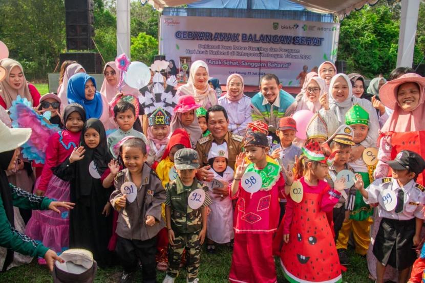 Kegiatan Gebyar anak Balangan sehat sekaligus deklarasi bebas stunting yang digelar Adaro Group bekerja sama dengan Pemkab Balangan, Senin (22/7/2024), di Desa Lok Batung Kecamatan Paringin, Kalimantan Selatan.