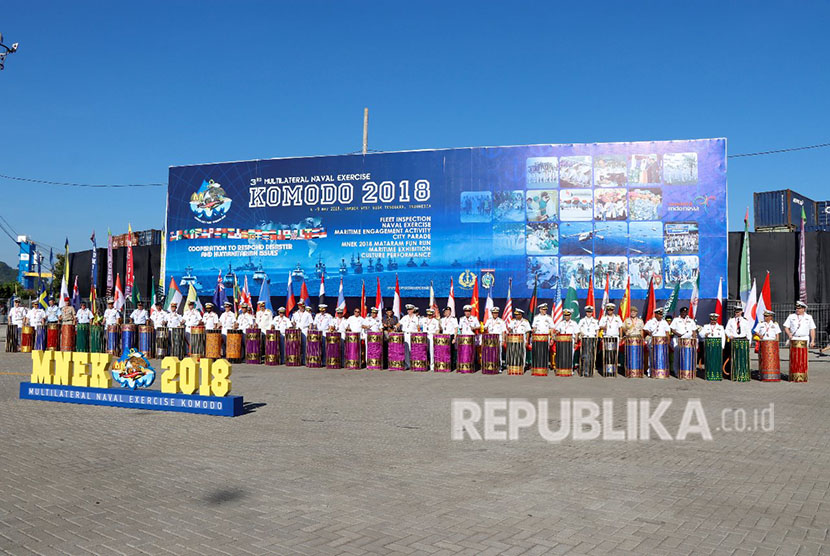 Kegiatan internasional 3rd Multilateral Naval Exercise Komodo (MNEK) 2018 resmi dibuka di Pelabuhan Lembar, Lombok Barat, NTB, Sabtu (5/5).