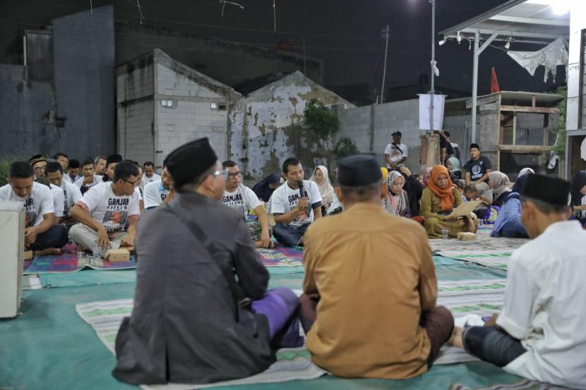 Kegiatan Istighosah doa bersama untuk keselamatan bangsa di Vila Gading Harapan, Kelurahan Babelan, Kecamatan Babelan, Kabupaten Bekasi, Jawa Barat. 