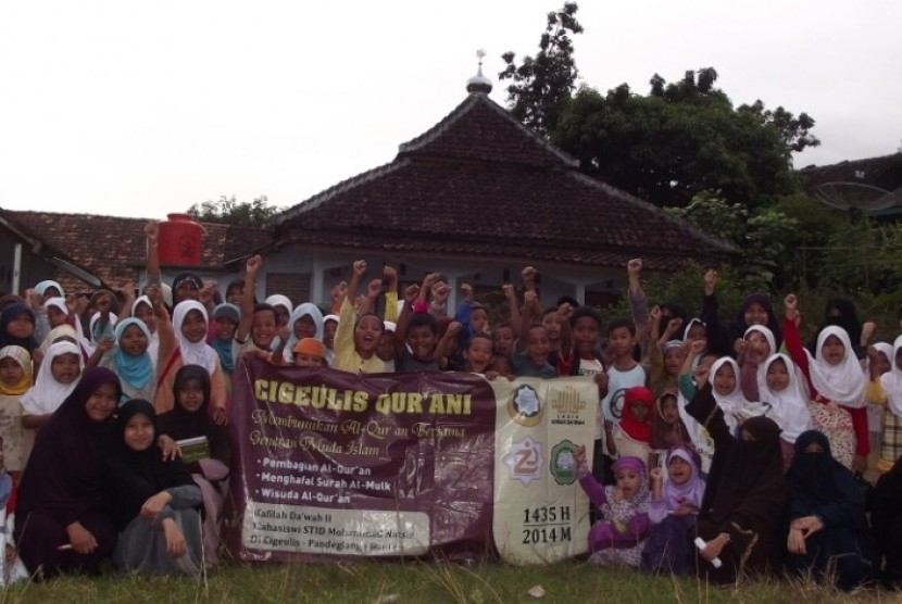 Kegiatan Kafilah Daiyah di Desa Cigeulis, Pandeglang, Banten.