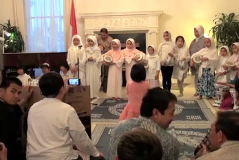 Kegiatan komunitas muslim Indonesia di wisma Indonesia, San Fransisco, AS