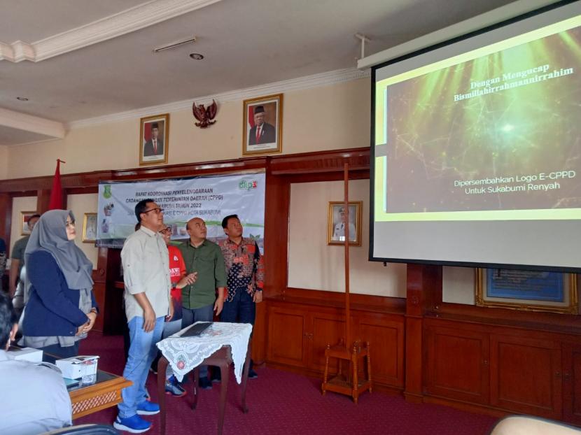 Kegiatan launching aplikasi E-Cadangan Pangan Pemerintah Daerah (CPPD) dalam penyaluran bantuan kepada warga di Balai Kota Sukabumi, Kamis (15/9/2022).