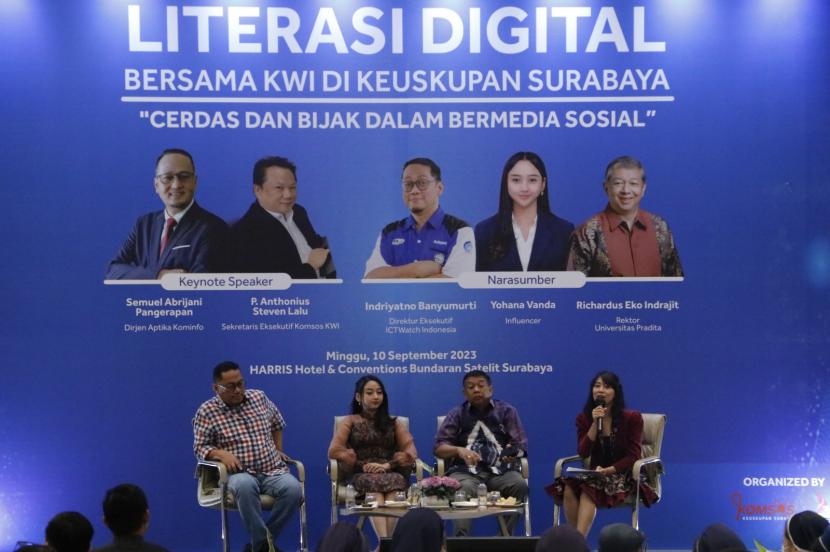 Kegiatan Literasi Digital yang mengusung tema Cerdas dan Bijak dalam Bermedia Sosial di Surabaya, Ahad (10/9/2023).