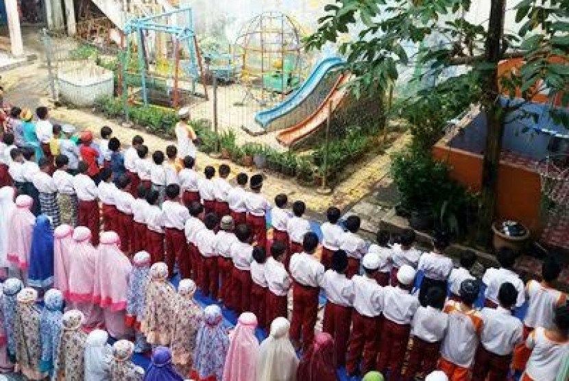 Kegiatan Masa Pengenalan Lingkungan Sekolah di SD Juara, Jakarta Timur.