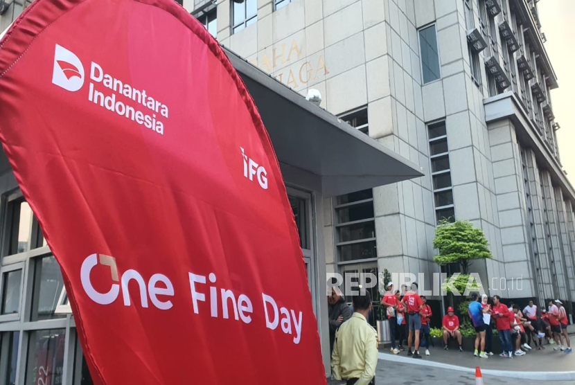 Kegiatan One Fine Day di kawasan Car Free Day Jakarta, Ahad (12/10/2025).