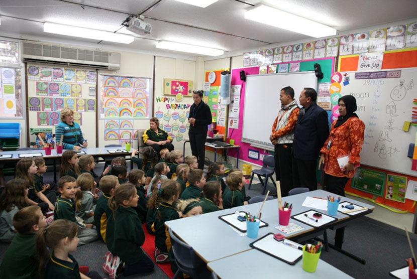 Kegiatan para guru Indonesia di SD Wallaroo, Australia Selatan.