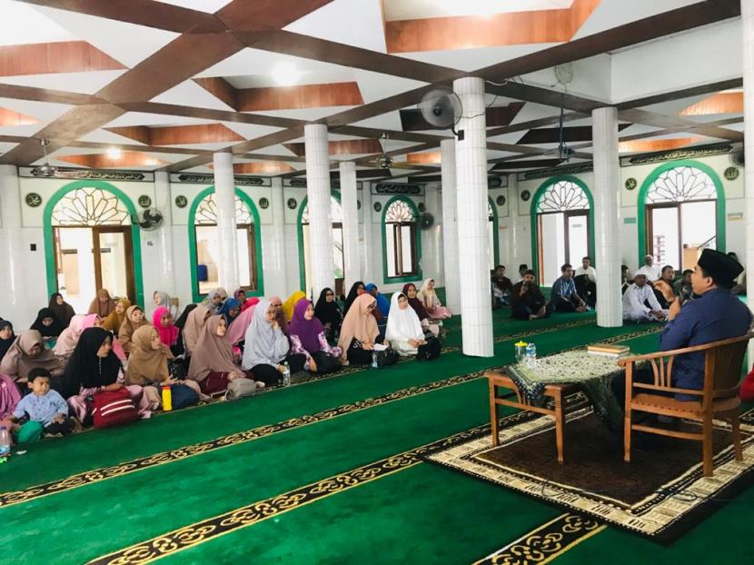 Kegiatan pelatihan ruqyah yang diadakan oleh Majelis Taklim Al-Ikhlas Bosowa Bina Insani, Bogor, awal Maret 2020.