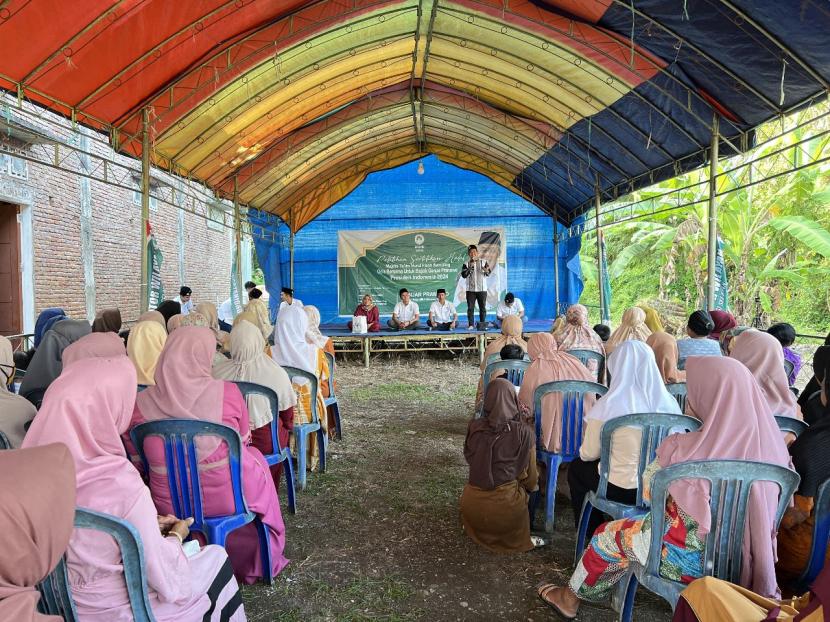 Kegiatan pelatihan sertifikasi halal diikuti dengan antusias oleh para jemaah Majelis Taklim Nurul Falah Samoling, Desa Parenring, Kecamatan Lilirilau, Kabupaten Soppeng, Sulawesi Selatan. 
