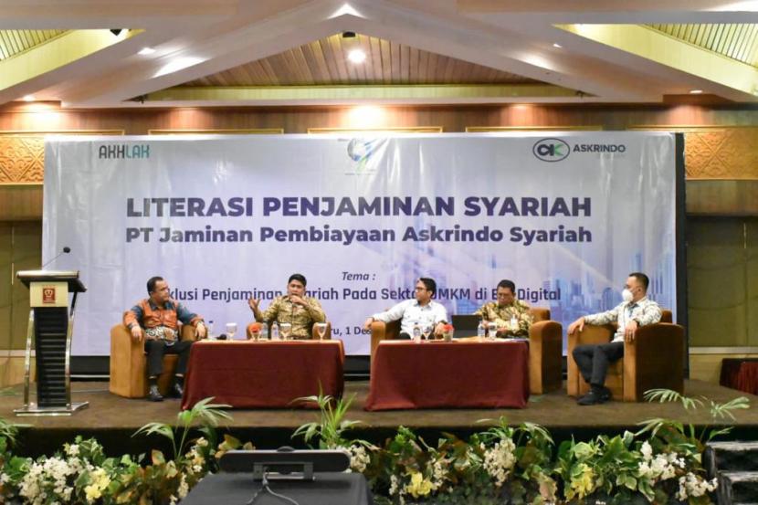 Kegiatan pemberian literasi syariah oleh Askrinro Syariah di Pekanbaru, Riau. 