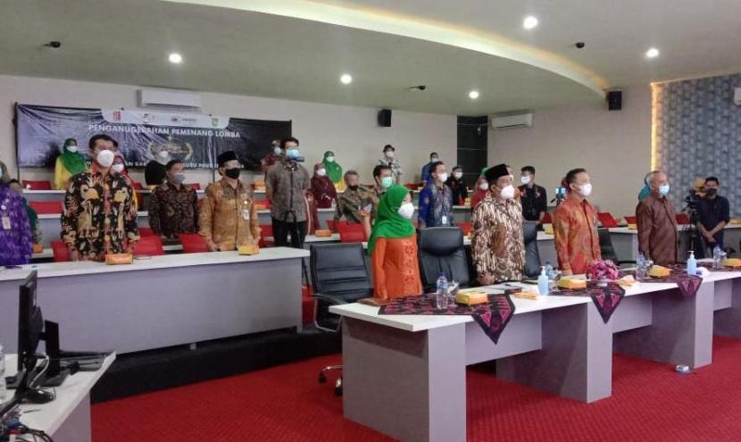 Kegiatan pemberian penghargaan dalam acara Askrindo-PAUD Award di Command Center, Komplek Kantor Bupati Magelang, Jawa Tengah.