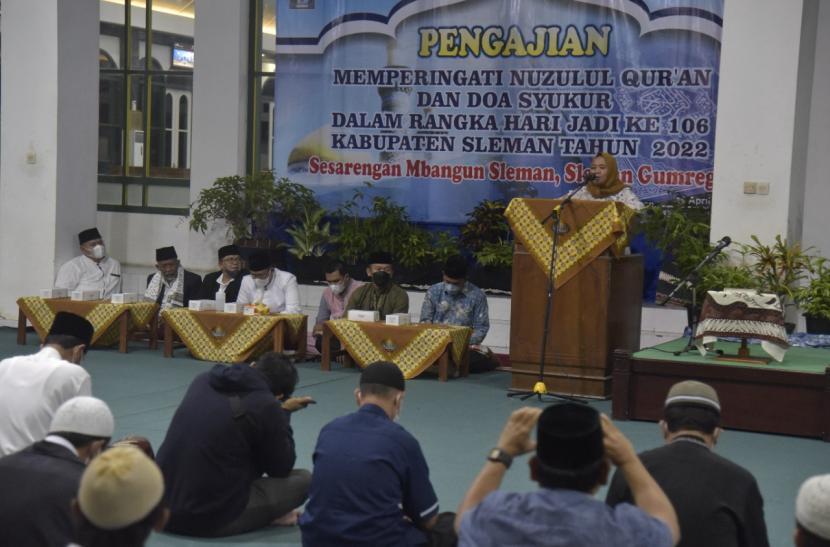 Kegiatan pengajian peringatan Nuzulul Quran di Masjid Agung dr Wahidin Soedirohoesodo Sleman sekaligus perayaan HUT Sleman..