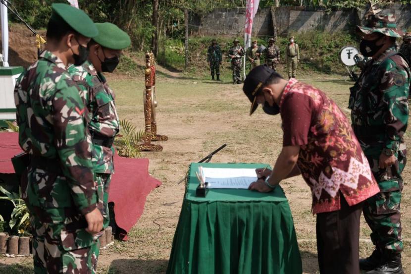 Kegiatan penutupan Program TNI Manunggal Membangun Desa (TMMD) Sengkuyung Tahap II di Kota Magelang.