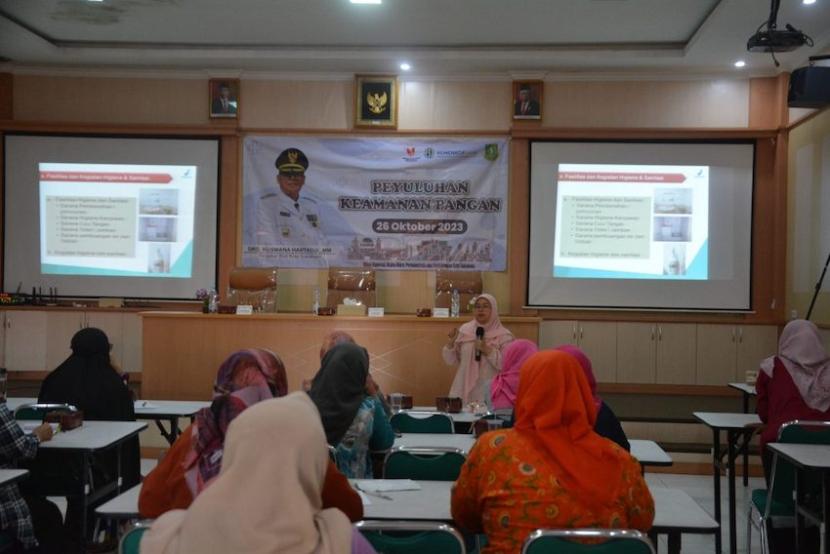 Kegiatan penyuluhan keamanan pangan untuk para pelaku UMKM yang digelar di Kantor Dinas Kesehatan (Dinkes) Kota Sukabumi, Jawa Barat, Kamis (26/10/2023).