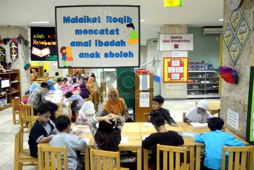  Kegiatan pesantren anak di Raudhatul Athfal Masjid Istiqlal, Jakarta, Kamis (25/7).  (Republika/Agung Supriyanto)