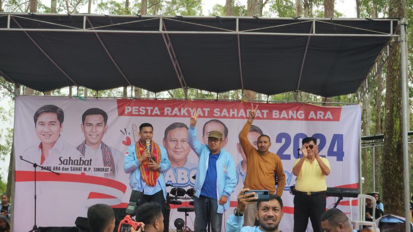 Kegiatan Pesta Rakyat Sahabat Bang Ara Sirait dan Sahat Sinurat di Kupang, Nusa Tenggara Timur (NTT), Jumat (2/2/2024). 