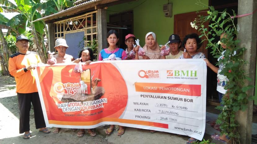 Kegiatan Qurban Plus Sedekah Jariyah Sumur Bor yang diadakan oleh BMH Perwakilan Jawa Timur tahun 2020 lalu. 
