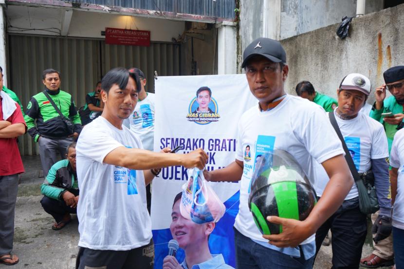 Kegiatan Relawan Mas Gibran bersama pengemudi Ojol di Jakarta dan Tangerang Selatan.