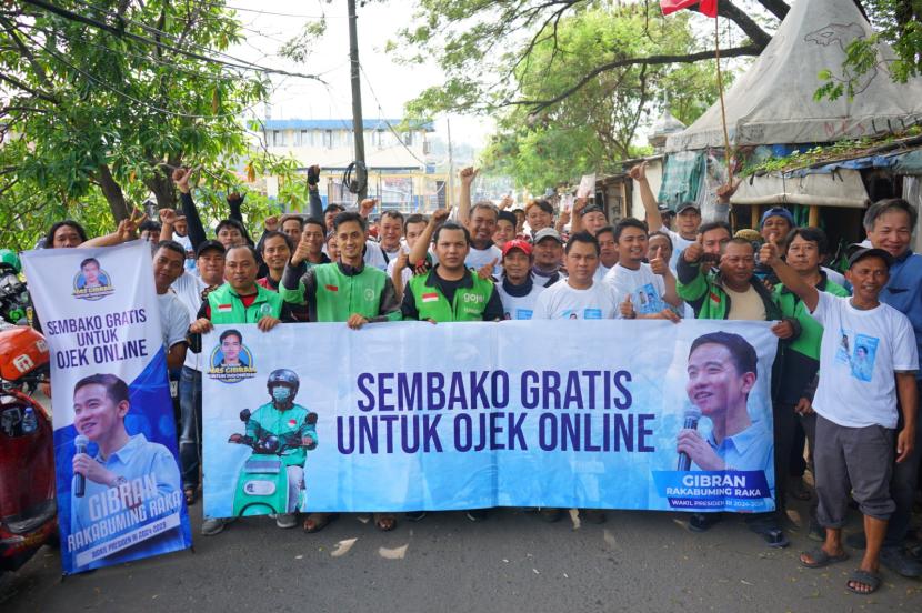 Kegiatan Relawan Mas Gibran bersama pengemudi ojol di Jakarta.