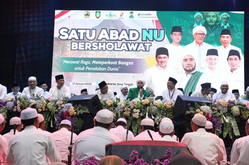 Kegiatan Satu Abad NU Bershalawat bersama Habib Syech bin Abdul Qadir Assegaf di Pura Mangkunegaran, Selasa (17/1/2023).