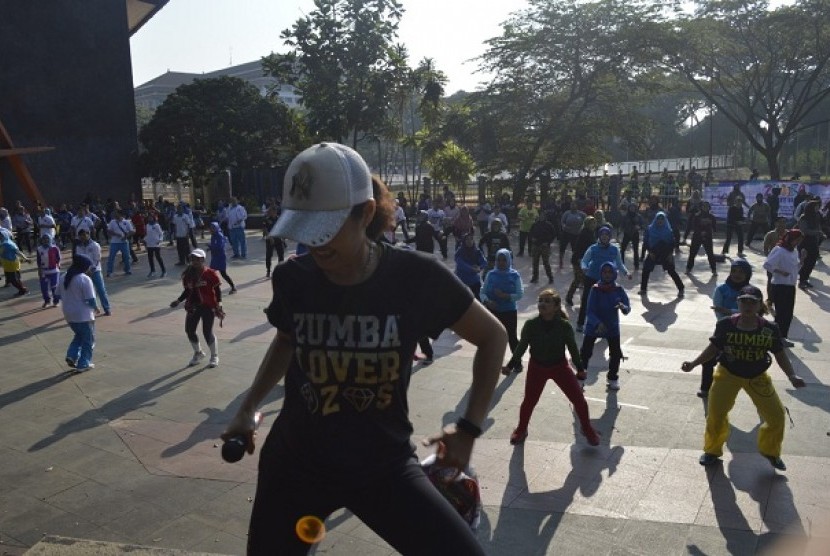 Kegiatan senam sehat yang digelar BNN Kota Bandung di GOR Saparua, Kota Bandung, Jumat (28/6).