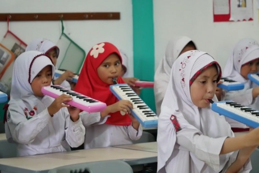Kegiatan seni musik di Yayasan Pendidikan Bina Ilmu (ilustrasi)