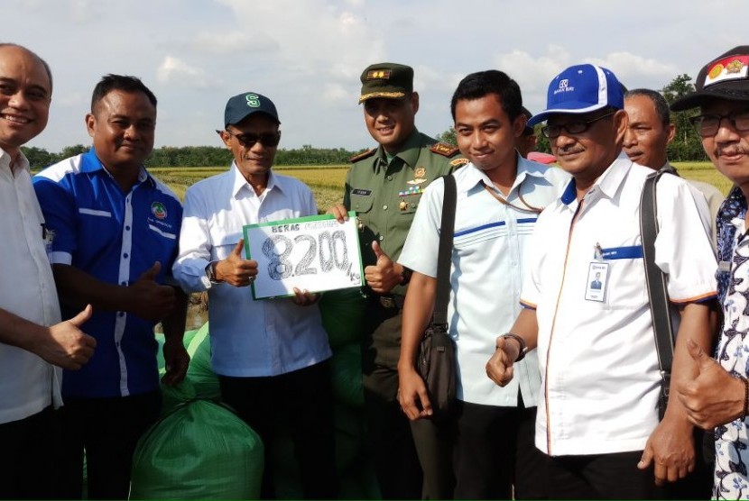 Kegiatan serap gabah di Grobogan, Jawa Tengah, Rabu (28/2).