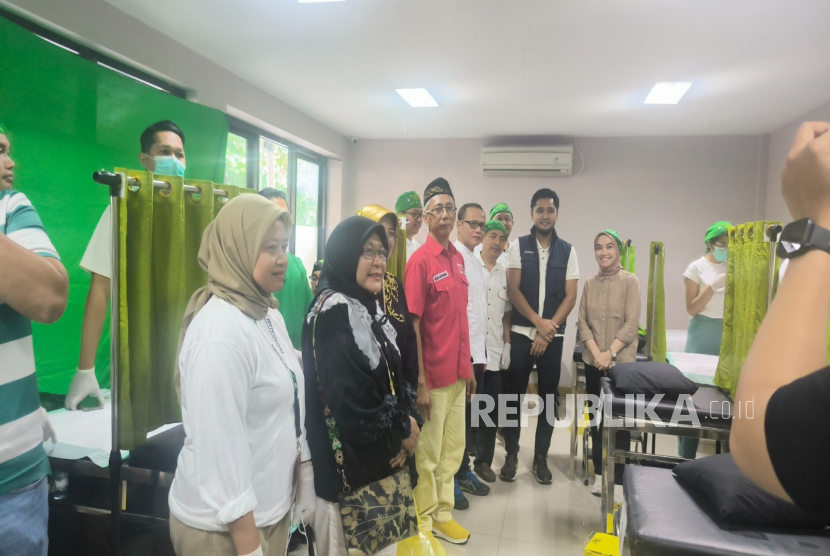Kegiatan sunatan massal dan santunan yatim-dhuafa oleh Masjid Al Mukarromah Jakarta Utara