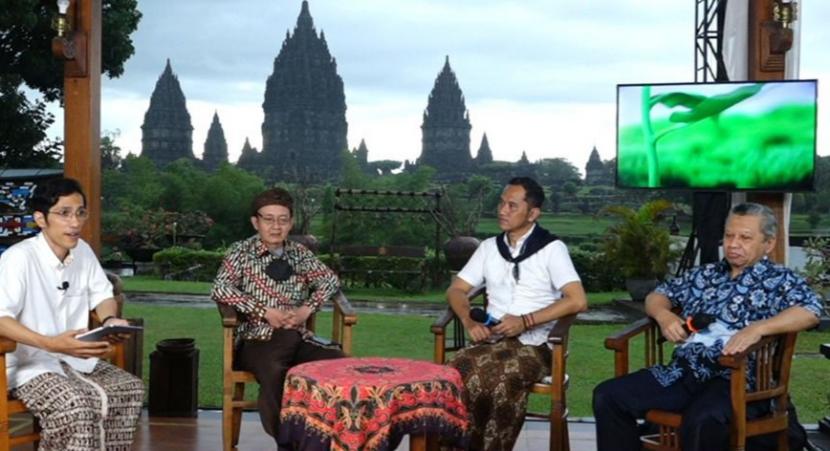 Kegiatan talkshow luring dan daring bertajuk Longevity Journey di kawasan Candi Prambanan, Yogyakarta, Sabtu (13/11) lalu.