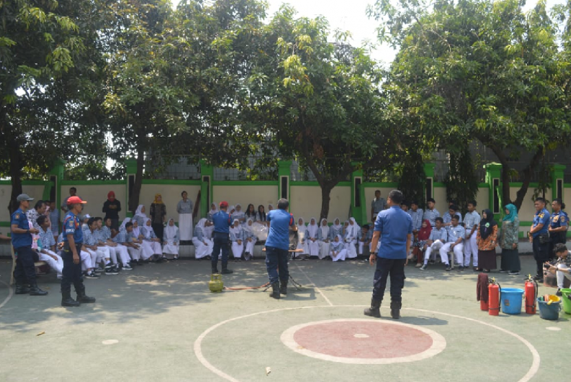 Kegiatan tanggap bencana di Kelurahan Cilincing, Jakarta Utara, Kamis (24/10).