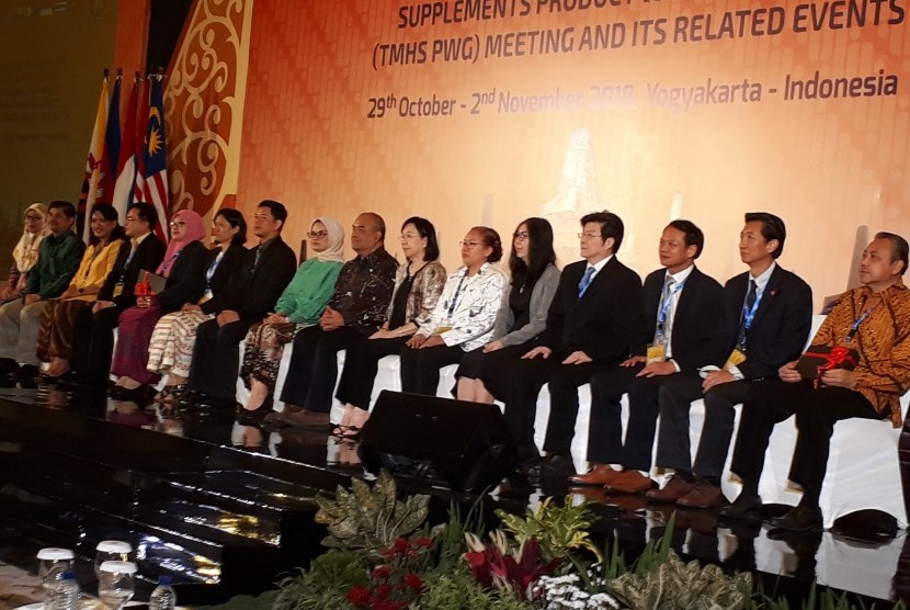 Kegiatan The 30 th Asean Consultative Committee for Standards and Quality (ACCSQ) on Traditional Medicine and Health Supplement Product Working Group (TMHS PWG) Meeting and Its Related Events, di Yogyakarta.