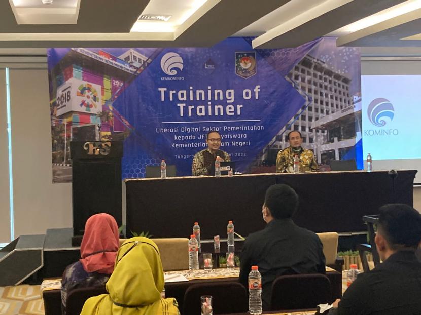 Kegiatan Training of Trainers (ToT) Literasi Digital Sektor Pemerintahan bagi Aparatur Sipil Negara (ASN). 