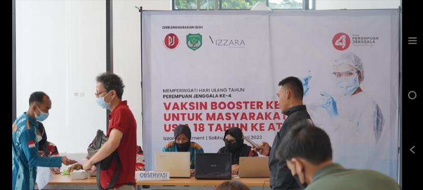 Kegiatan vaksin booster kedua bagi masyarakat umum usia 18 tahun ke atas di Cilandak, Jakarta Selatan, Sabtu (11/2/2023). 