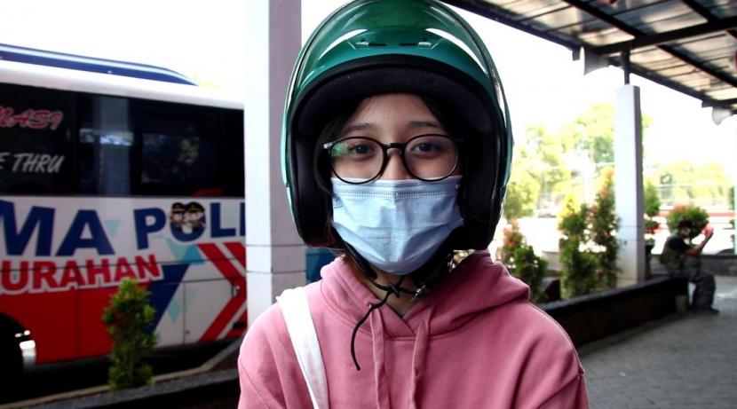 Kegiatan vaksinasi drive thru di halaman depan Stadion Gajayana, Kota Malang, Rabu (13/10).