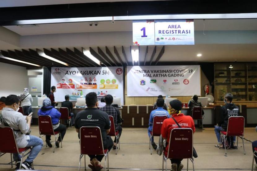 Kegiatan vaksinasi kepada pelaku UMKM yang dilakukan AGP berkolaborasi dengan Pemkot Jakarta Utara di Mall Artha Gading.